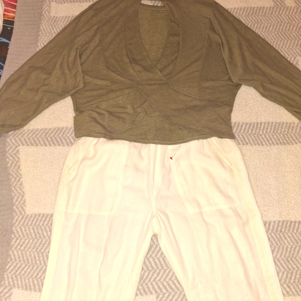 Splendid Collection White Ribbed Sleeve Paired With Casual Olive ShirXl